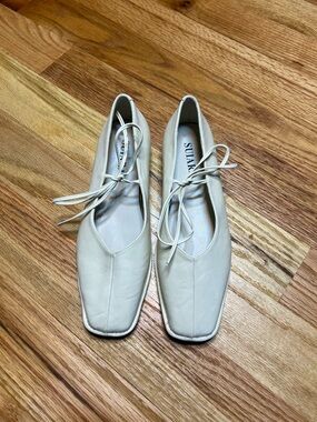 SUIARA Cream Lace-Up Square Toe Flats